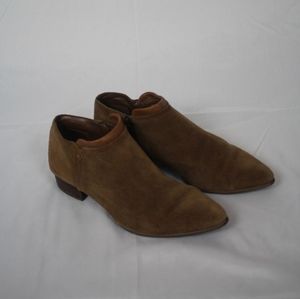 Vinca Camuto pointed toe ankle boots